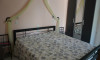 Kad govorimo o apartmanima u Sivoti za Leto 2018, izbor od preko 20 vila garantuje da možete rezervisati apartman ili studio u skladu kako sa svojim željama, tako i mogućnostima 🙂 Najveći broj vila u Sivoti nalazi se malo dalje od samog mesta i plaža, ali zbog toga i čuvaju svoj mir sakrivene u bogatim maslinjacima.